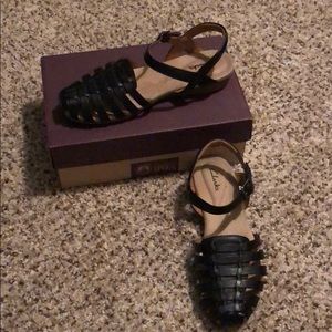 Black leather sandal